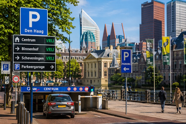 Einfahrt in ein Parkhaus in Den Haag