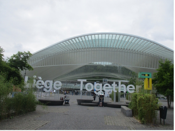 Bahnhof Liège-Guillemins von außen
