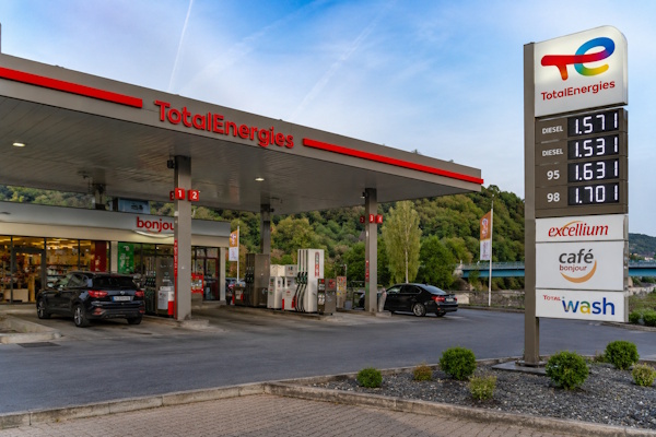 Tankstelle in Luxemburg mit Preistafel